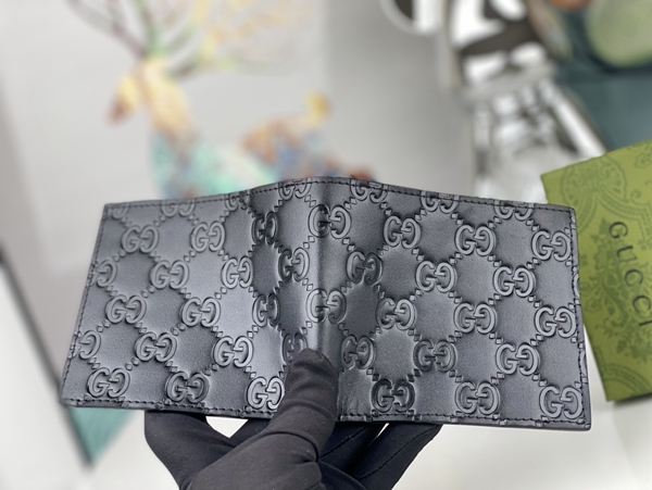 グッチ財布コピー着用イメージ